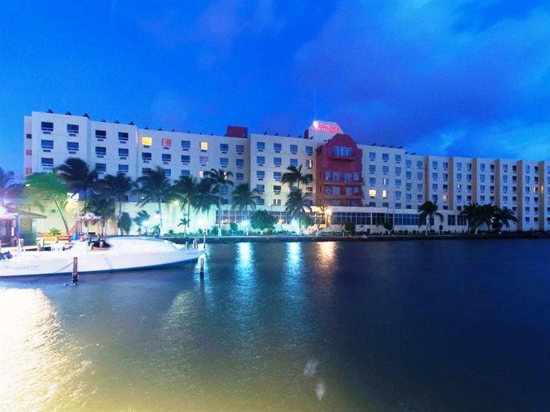 Ramada By Wyndham Princess Belize City Exterior foto