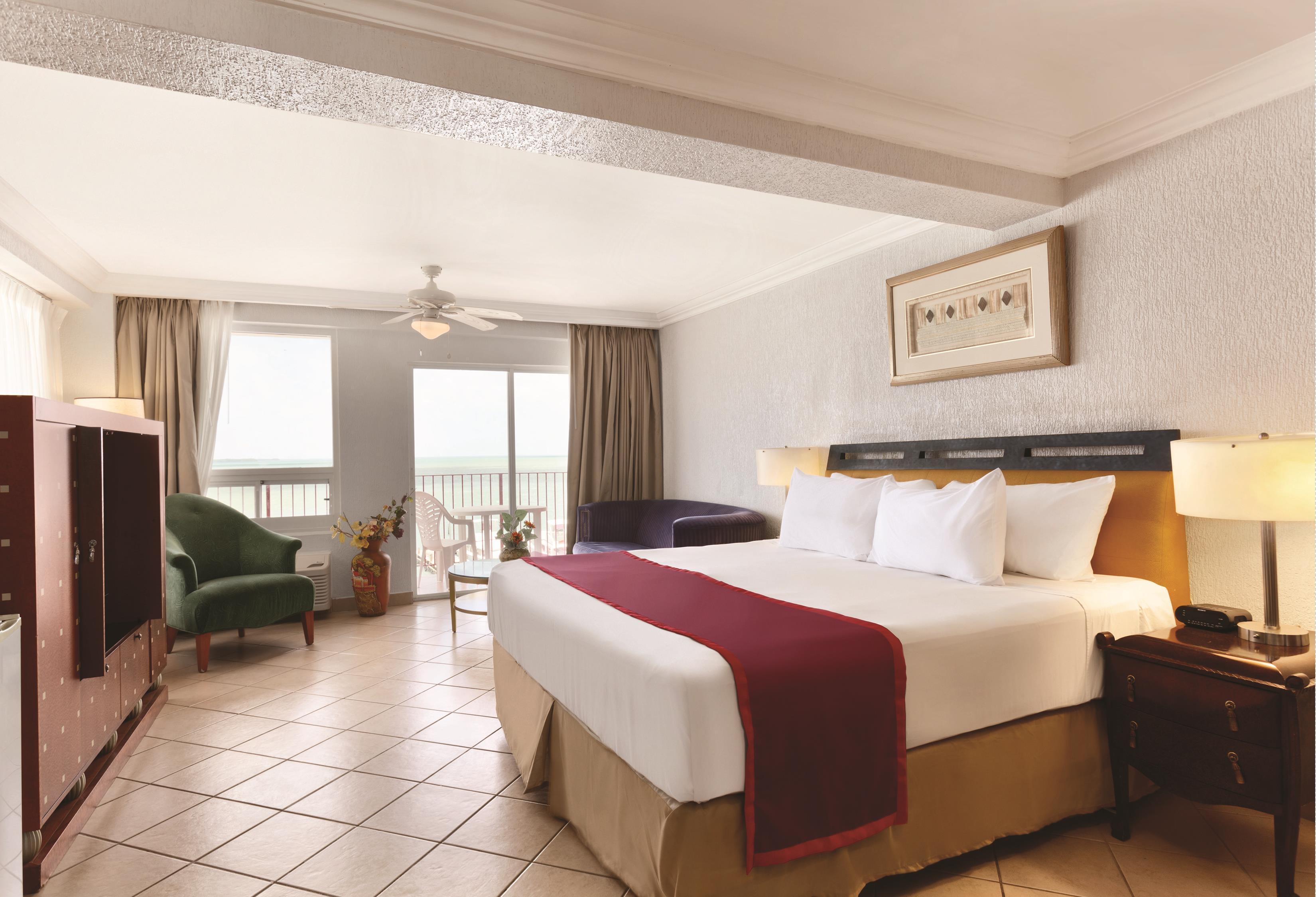 Ramada By Wyndham Princess Belize City Exterior foto