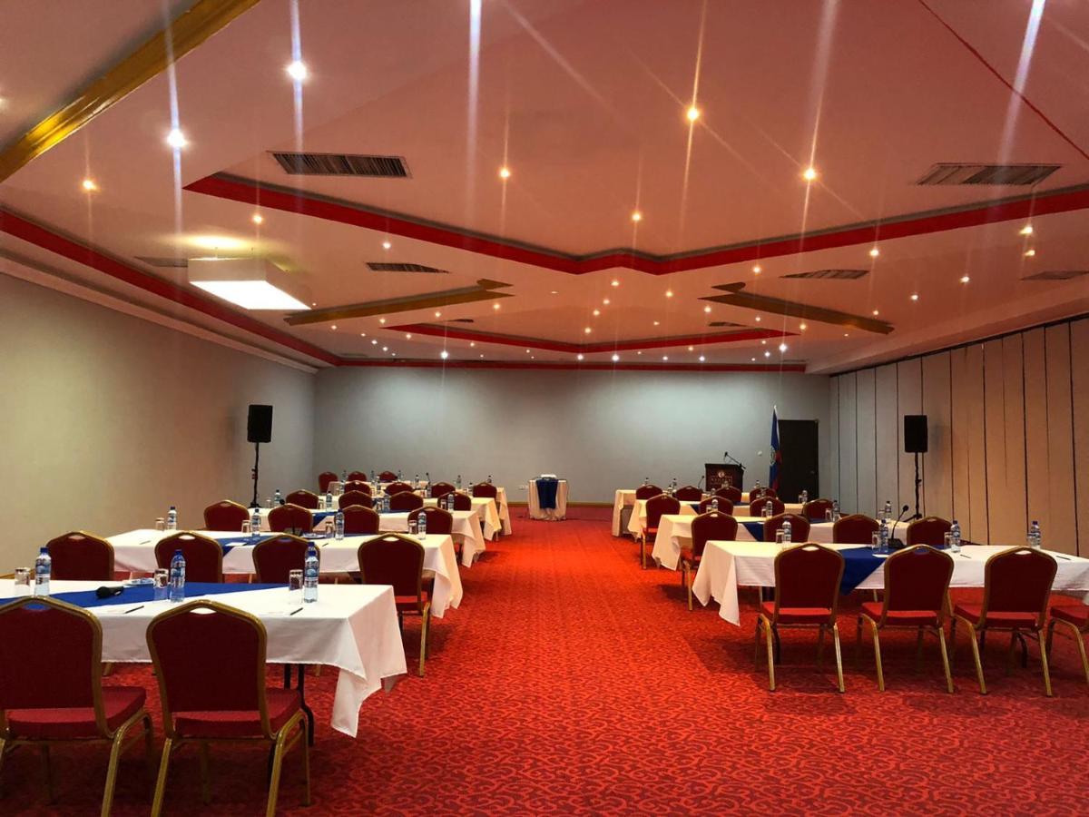 Ramada By Wyndham Princess Belize City Exterior foto