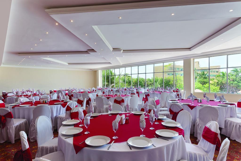 Ramada By Wyndham Princess Belize City Exterior foto